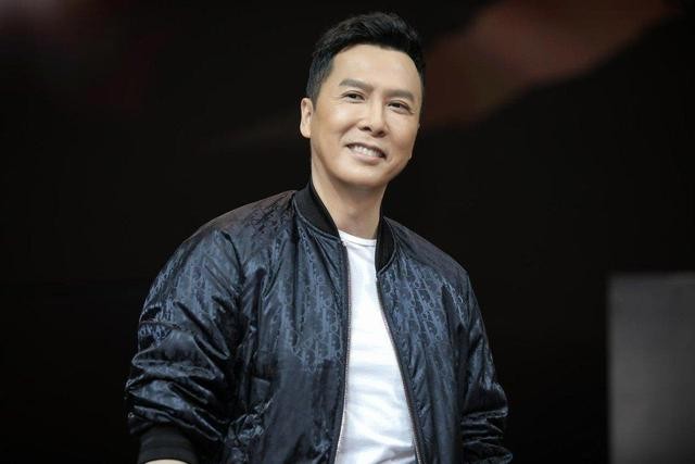 女星被大佬哄去多人运动爆料（甄子丹曾为万绮雯出气打伤流氓）