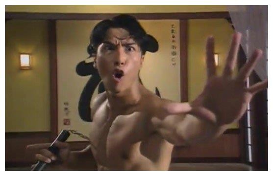 女星被大佬哄去多人运动爆料（甄子丹曾为万绮雯出气打伤流氓）