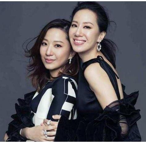 女星被大佬哄去多人运动爆料（甄子丹曾为万绮雯出气打伤流氓）