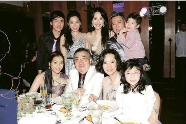 女星被大佬哄去多人运动爆料（甄子丹曾为万绮雯出气打伤流氓）