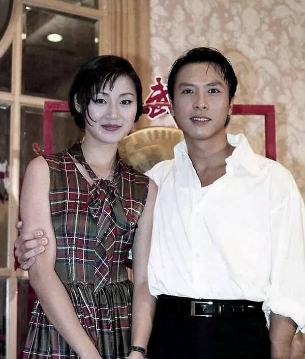 女星被大佬哄去多人运动爆料（甄子丹曾为万绮雯出气打伤流氓）
