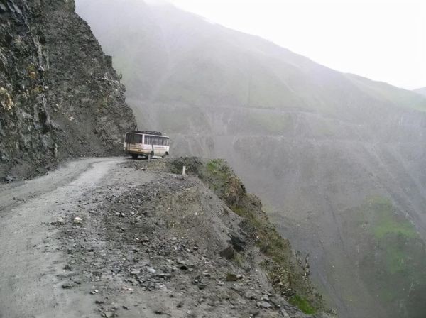 世界十大最危险公路排名，世界上最危险的10条公路-图6
