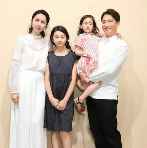 袁泉婚纱照，夏雨的老婆个人资料,本文共（5152字）