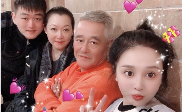 赵本山有几个女儿几个儿子（赵本山的四个孩子介绍）
