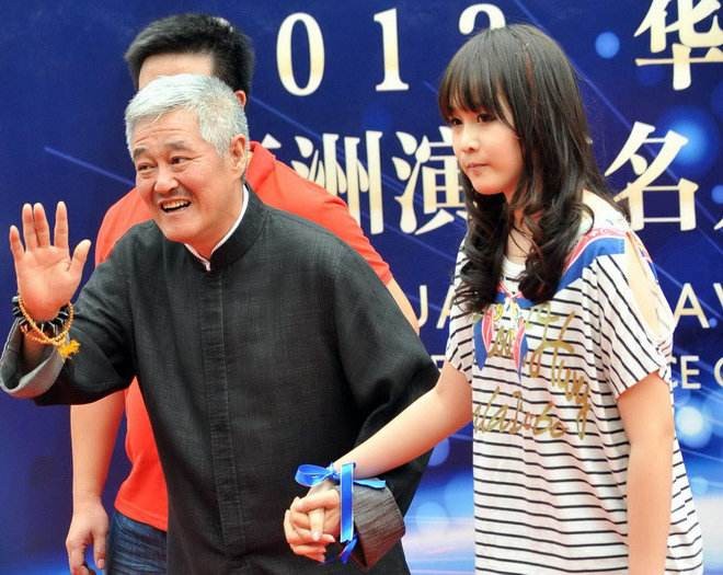 赵本山有几个女儿几个儿子（赵本山的四个孩子介绍）