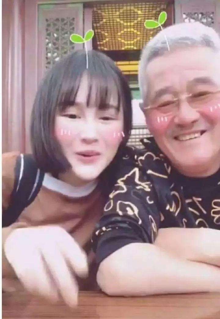 赵本山有几个女儿几个儿子（赵本山的四个孩子介绍）