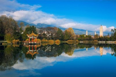 ​“大理风光好，白族巧筑鲜。”大理是一个知名的旅游城市，有“中国最美江湖”