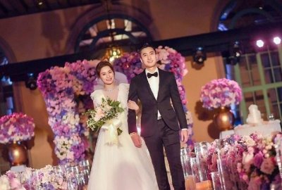 ​阿娇大婚！这个细节注意到没？简约深V婚纱，伴娘却是钻石裙