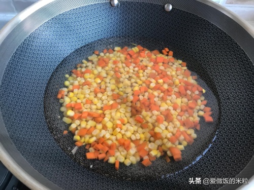 松仁玉米的家常做法（分享松仁玉米的正宗做法）