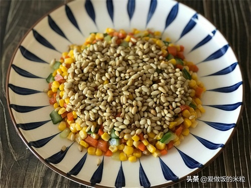 松仁玉米的家常做法（分享松仁玉米的正宗做法）
