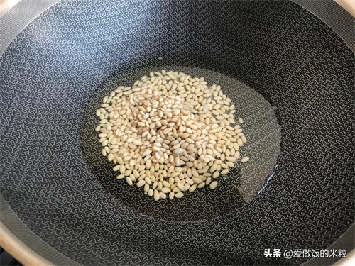 松仁玉米的家常做法（分享松仁玉米的正宗做法）