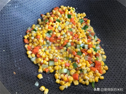 松仁玉米的家常做法（分享松仁玉米的正宗做法）