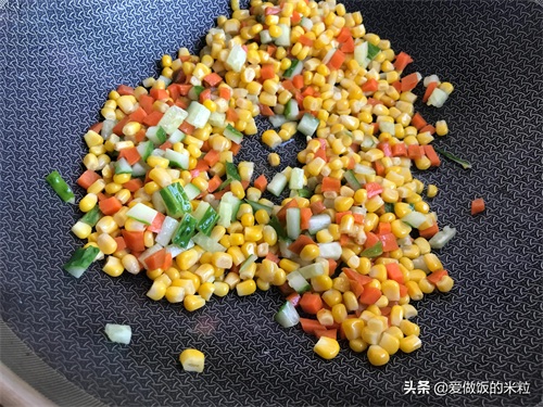 松仁玉米的家常做法（分享松仁玉米的正宗做法）