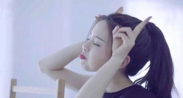 火箭少女101解散，杨超越发言痛哭后改认证为演员歌手，颜值绝了
