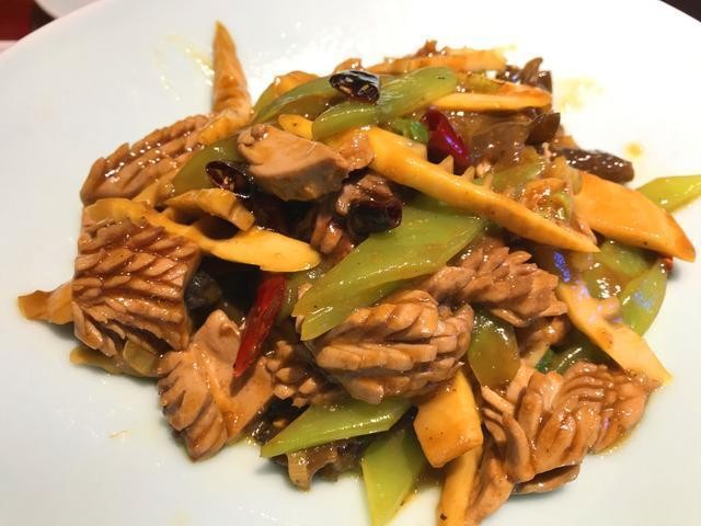 西安粉巷里藏着的馆子，老陕最民间的味道，叫窄巷子