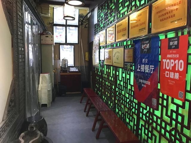 西安粉巷里藏着的馆子，老陕最民间的味道，叫窄巷子