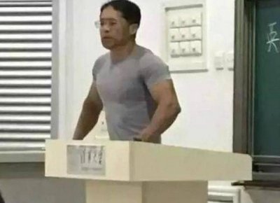 ​娱乐圈出身书香的明星，杨幂大伯清华教书，李宇春爷爷是川大教授