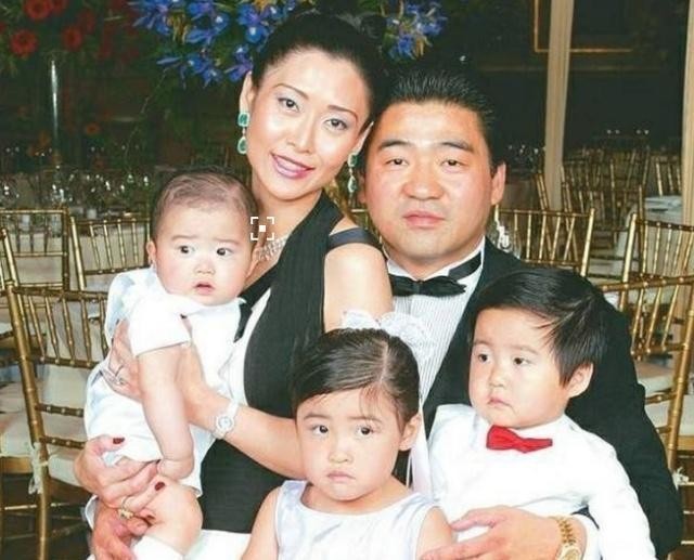 江一燕的老公是谁（江一燕背后的7个男人）