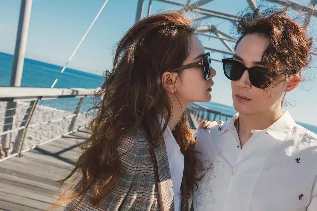 万达公子王思聪欣赏，李承铉心甘情愿做奶爸，戚薇完美的人生
