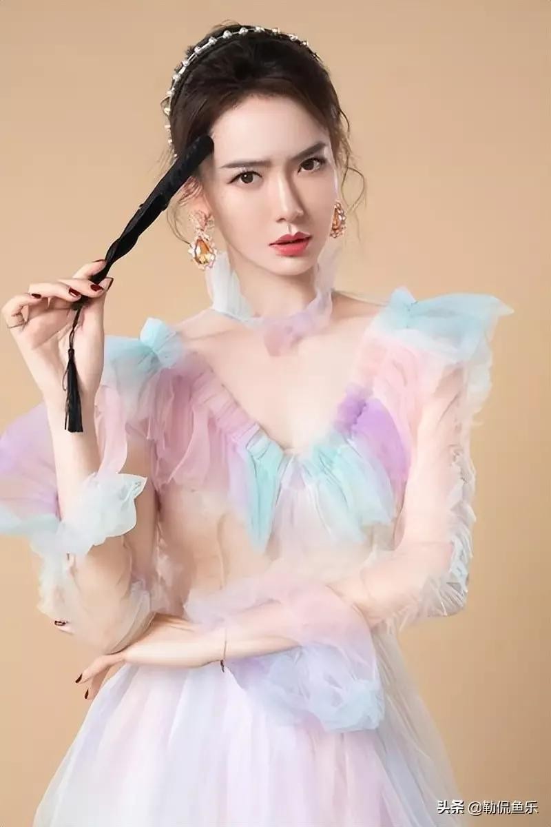 万达公子王思聪欣赏，李承铉心甘情愿做奶爸，戚薇完美的人生