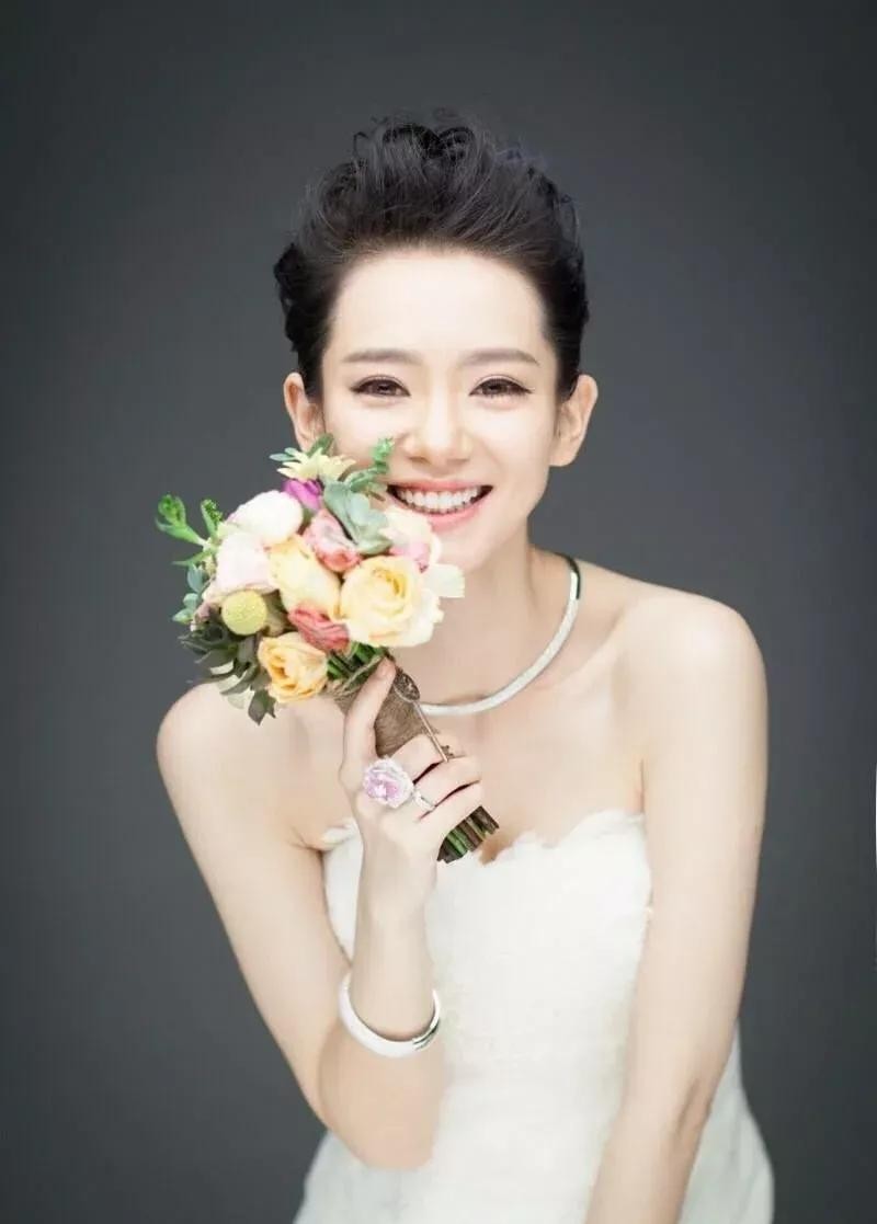 万达公子王思聪欣赏，李承铉心甘情愿做奶爸，戚薇完美的人生