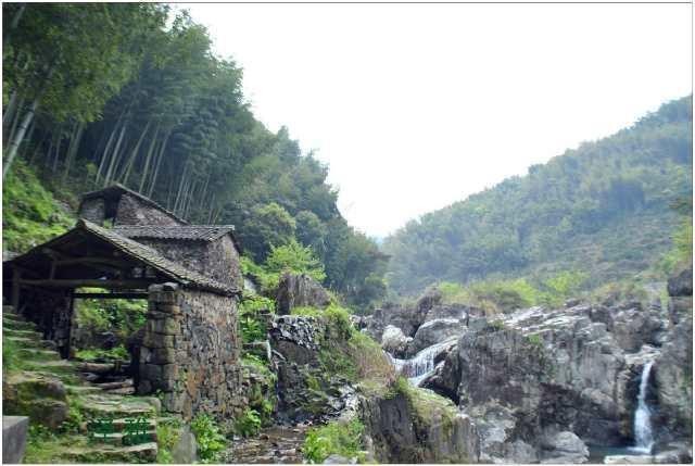 打卡风景很美的地区，广州增城白水寨、保定百里峡自然也在其中