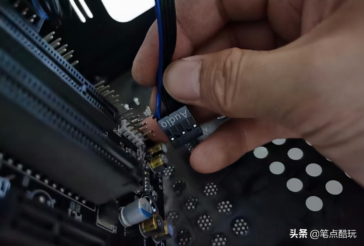 主机耳机孔没声音（电脑没有声音的3个解决方法）