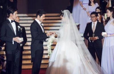 ​黄晓明为什么那么有钱身价资产多少亿?黄晓明有多少公司商业版图