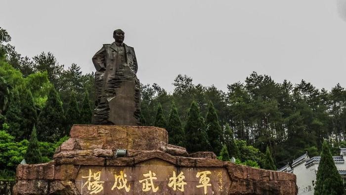 北京军区历任司令员都有谁？谁任职时间最长？谁军衔最高？