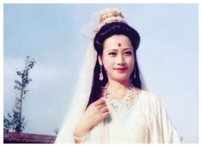 ​她是荧屏最美观音，与黄日华相恋被骂，如今年过半百遭遇婚变