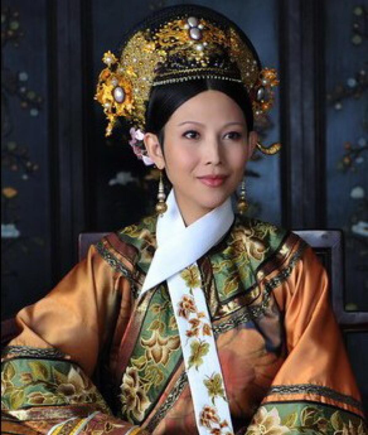 旗袍是哪个民族的传统服装(旗袍属于满族还是汉族)