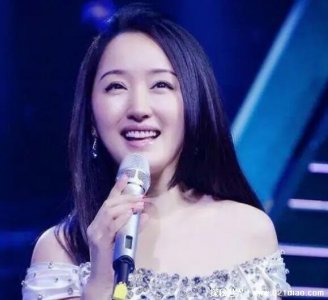 ​49岁杨钰莹和鲍国安结婚，实际与其子鲍毅传出绯闻(都是假的)