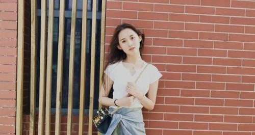 张鑫磊是不是张依依是一个人吗？ 