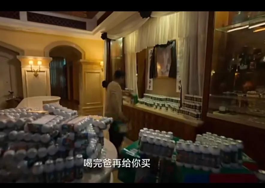 《狂飙》中徐江扮演者贾冰让沉重戏多了些轻快