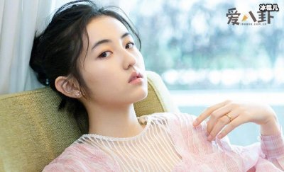 ​张子枫高考成绩拉跨，400过艺术分30却仍被吐槽！