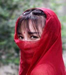 ​李子柒是不是做过夜场 李子柒背后有团队运作吗