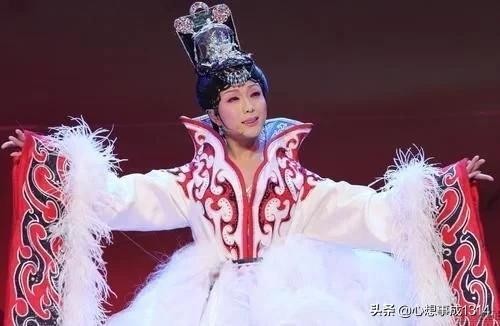 李玉刚和乌克兰老婆合照（李玉刚乌克兰籍老婆颜值逆天）
