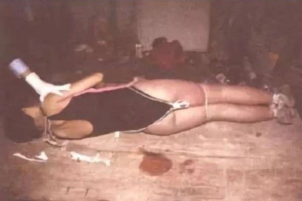 震惊全国的红衣小男孩事件，死状极其诡异(警方断定为自杀)