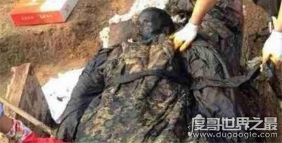 ​95成都僵尸事件，古尸神秘失踪化身吸血恶魔