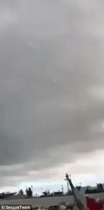 ​正值美国总统特朗普就建围墙一事与墨西哥总统闹翻之际 UFO现身美墨边境
