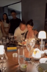 ​曾志伟献吻嫩模 女儿曾宝仪：不认识 但真的很漂亮