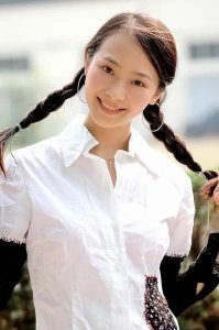 ​曲栅栅个人图片