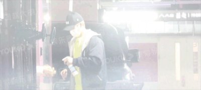 ​韩东君疑似恋情曝光 地下车库接吻爱得缠绵