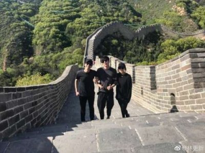 ​赵又廷与林更新聊天记录公布 网友：“重色轻友”