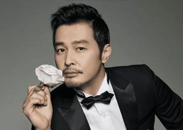 最不该被遗忘的男演员，为混血妻子15年不火，现儿子曝光成红人