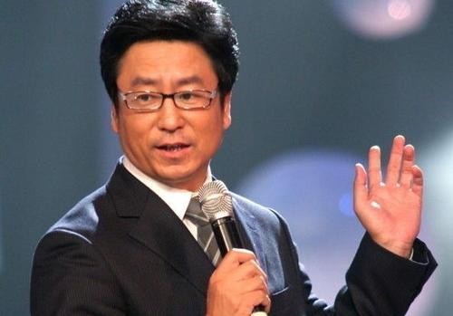 白岩松怎么了出什么事了（白岩松跌落神坛引发众怒）