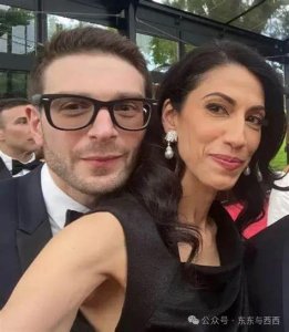​她二婚嫁小9岁的金融大鳄继承人，执掌250亿美元！