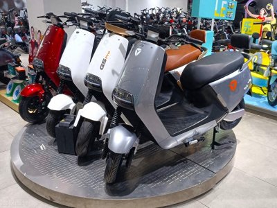 ​雅迪PK爱玛，谁才是两轮车“老大”？看看新车对比、用户反馈