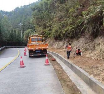 ​路肩是什么，告诉公路路肩具体是什么位置是指哪些部位不能堆放？