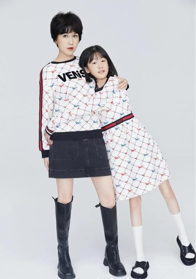 陆毅和鲍蕾的女儿（陆毅女儿贝儿长大后的照片）